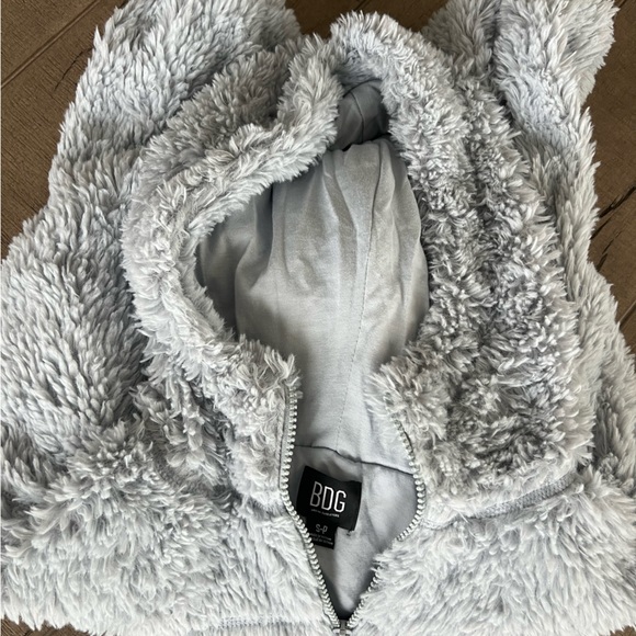 Urban Outfitters Sweater - Picture 3 of 7